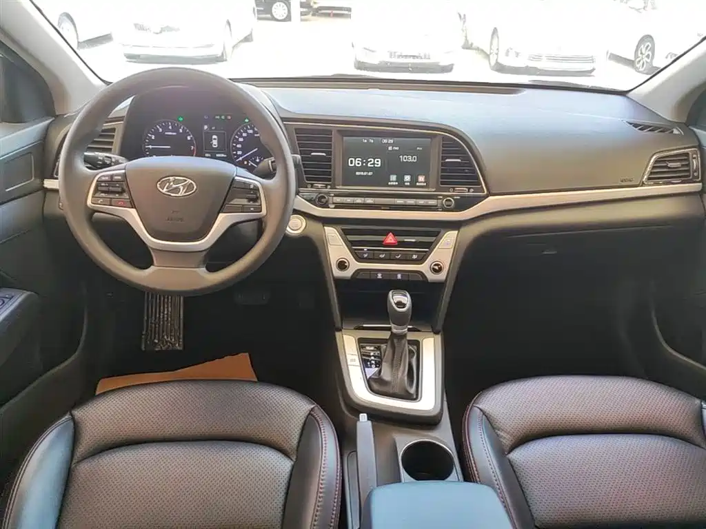 Hyundai Elantra 2016 Model 1.6L Automatic Smart Elite фото 10