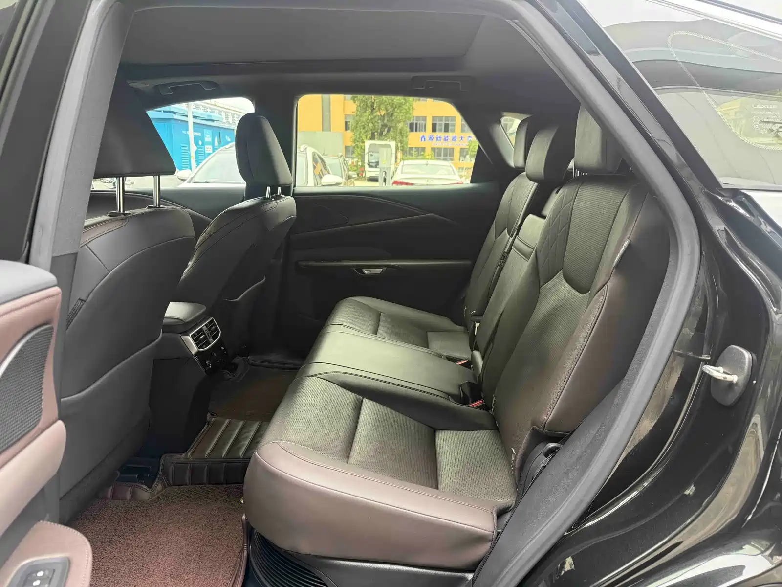 Photo 5 - Lexus RX