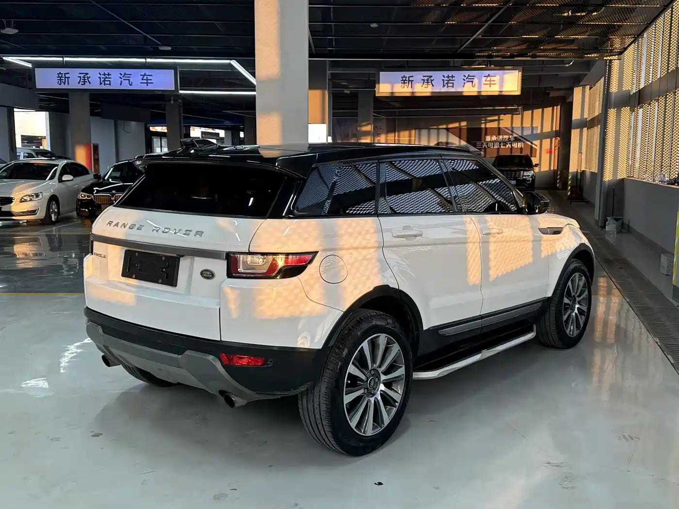 Land Rover Range Rover Evoque 2017 2.0T SE Smart Shine Edition фото 6