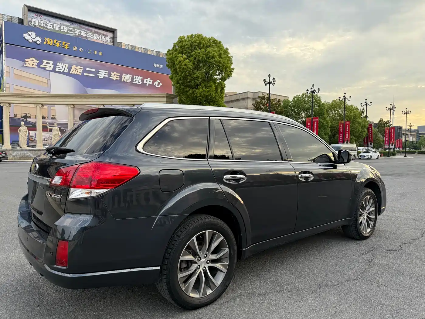 Subaru Outback 2013 2.5i Luxury Navigation Edition фото 9