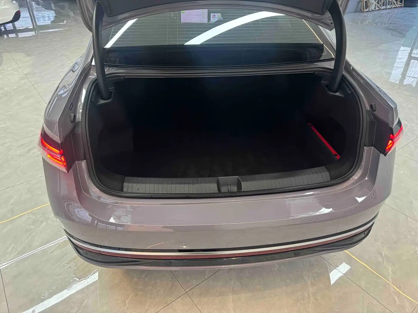 Volkswagen Passat 2025 Pro 380TSI Dragon Prestige Edition фото 15