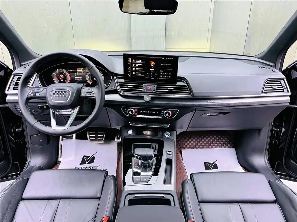 Audi Q5L 2024 Model 40 TFSI Luxury Dynamic фото 9