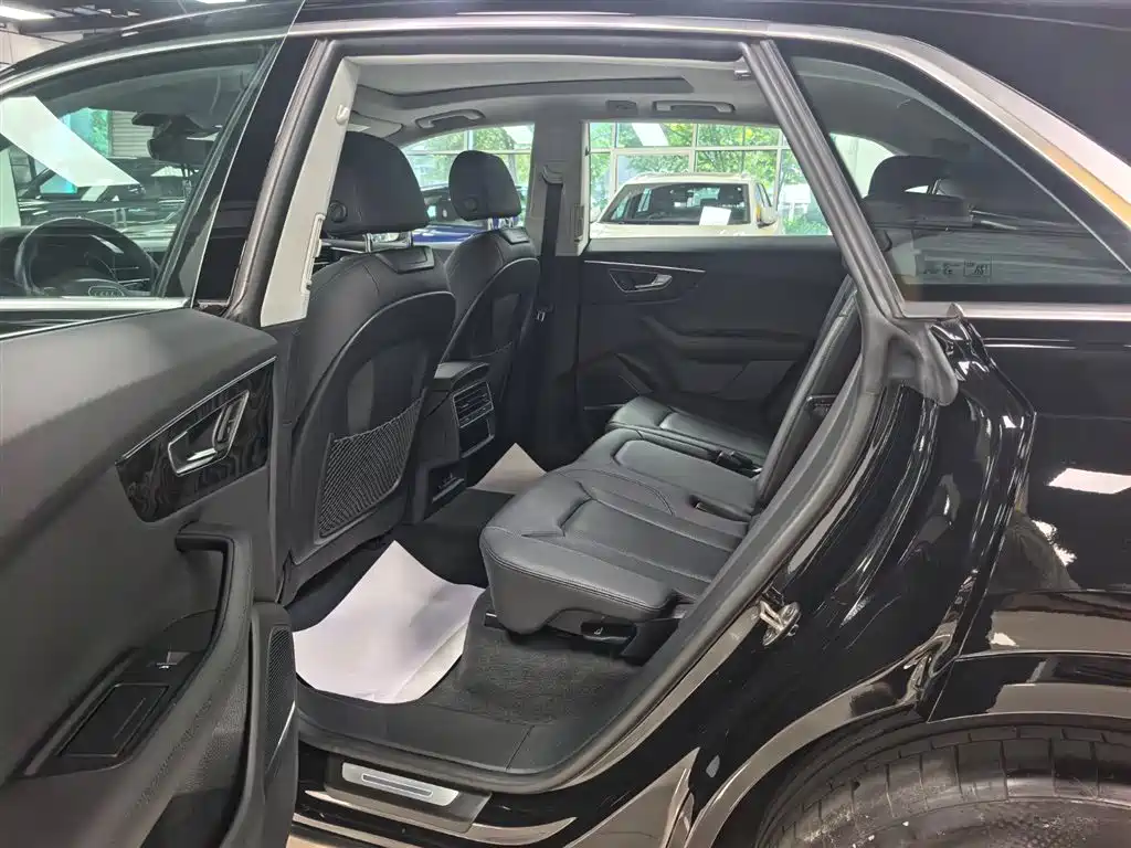 Audi Q8 2023 55 TFSI Luxury Sport фото 10