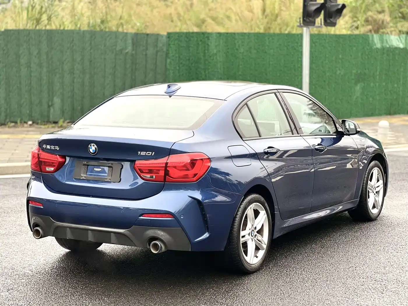 BMW 1 Series 2021 120i M Sport Shadow Edition фото 10