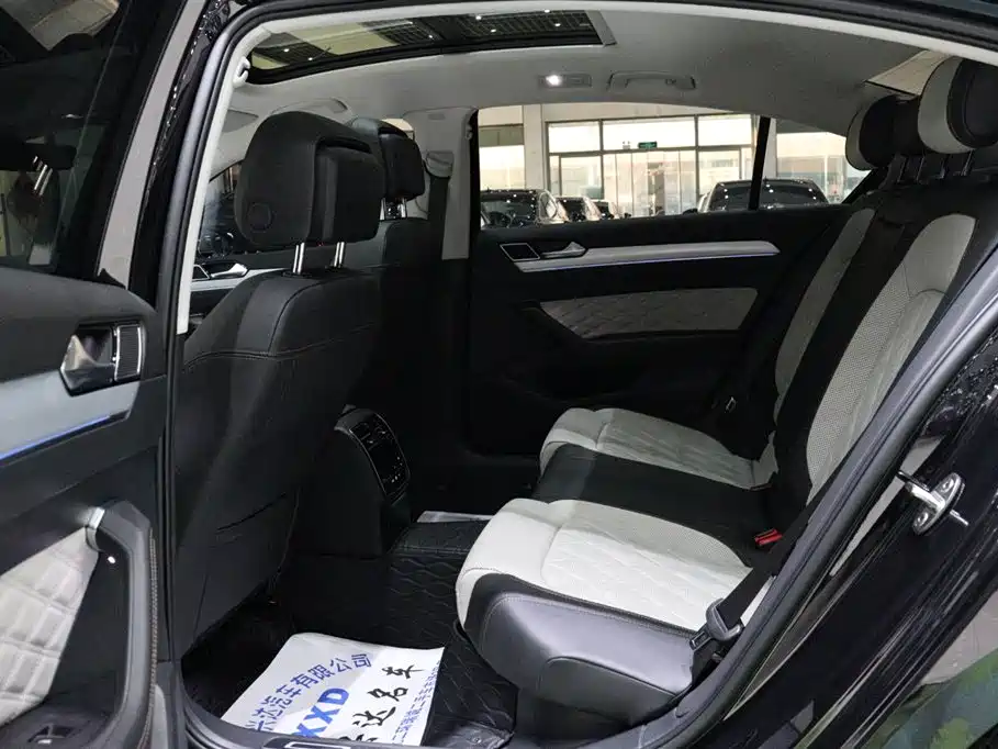 Volkswagen Magotan 2023 Model 2 Million Commemorative Edition 330TSI DSG Luxury фото 8