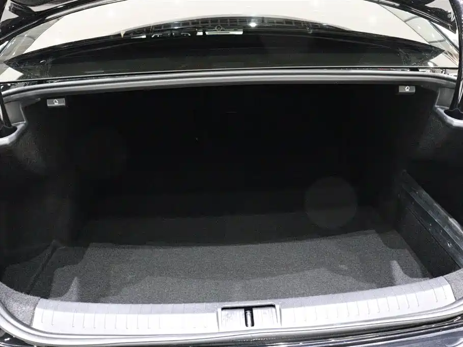Volkswagen Magotan 2023 Model 2 Million Commemorative Edition 330TSI DSG Luxury фото 25