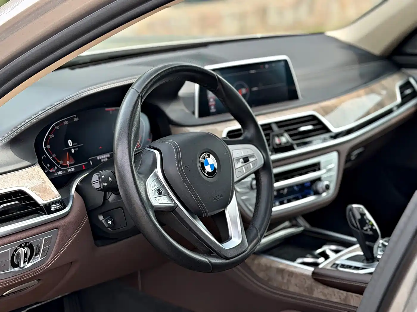 Photo 4 - BMW 7 Series
