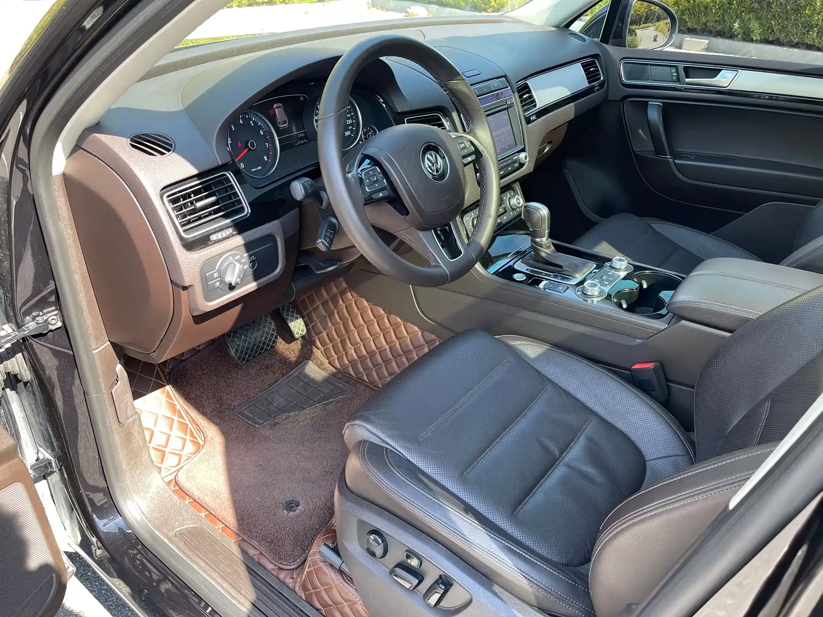Фото 3 - Volkswagen Touareg