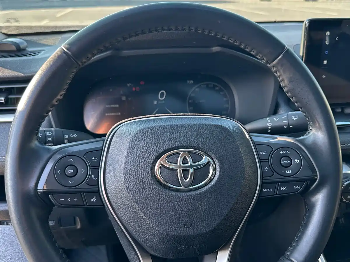Toyota Wildlander 2024 2.0L CVT 2WD Luxury PLUS Edition фото 9
