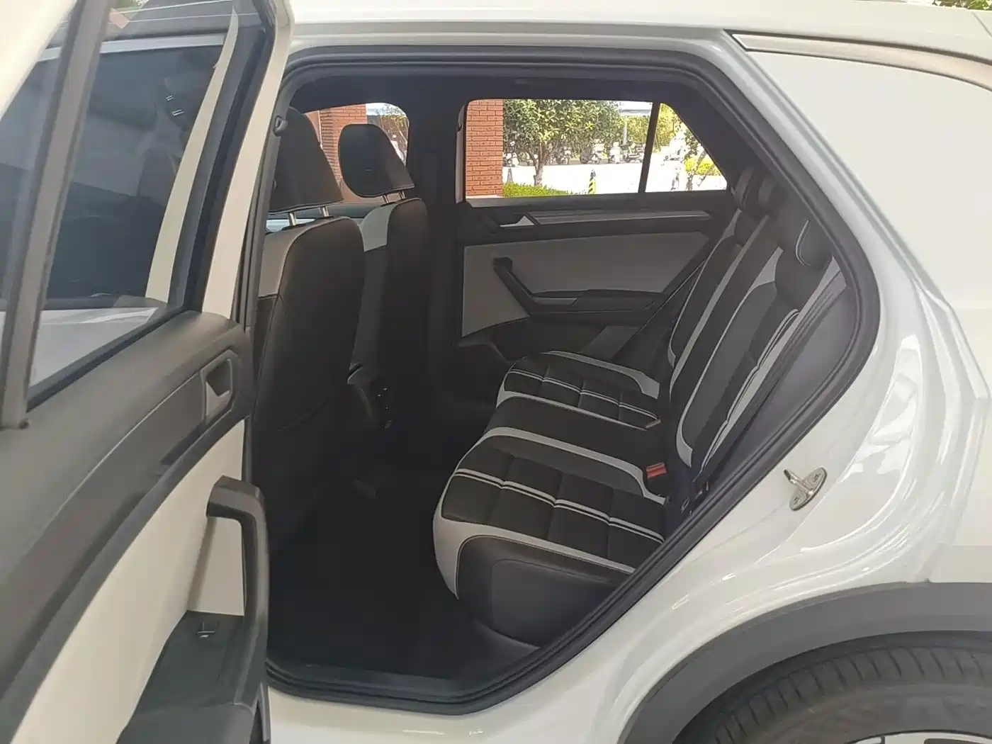 Volkswagen T-ROC 2025 2025 300TSI DSG 2WD Dawn Edition