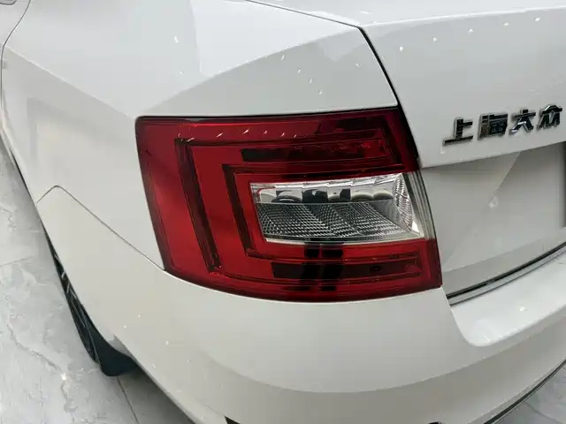 Škoda Octavia 2017 1.6L Automatic Smart Edition фото 19
