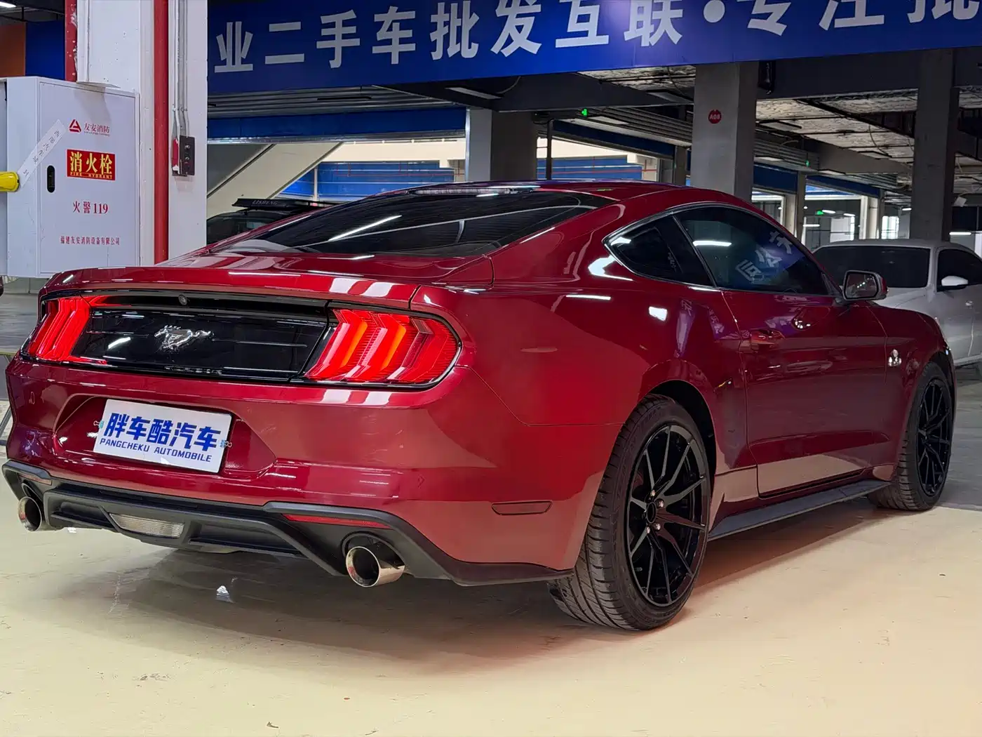 Photo 11 - Ford Mustang