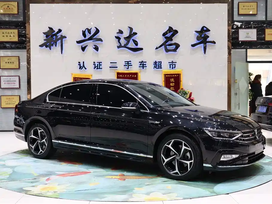 Volkswagen Magotan 2023 Model 2 Million Commemorative Edition 330TSI DSG Luxury фото 3