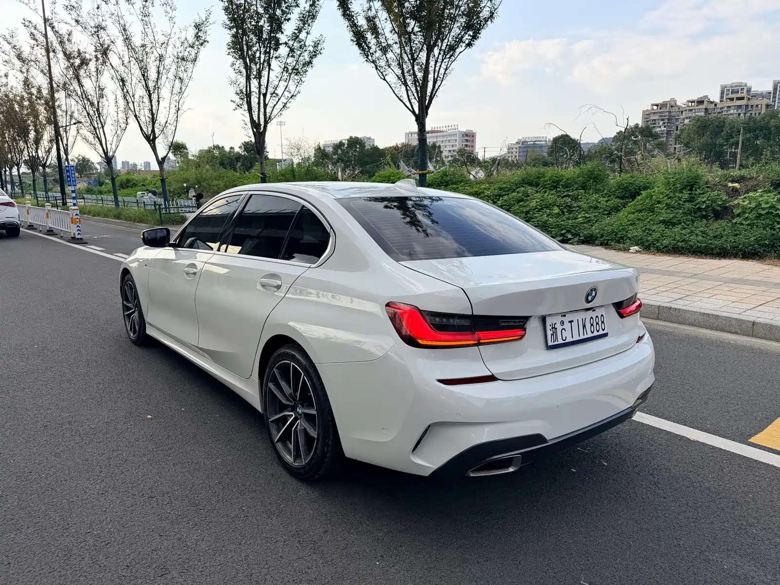 Photo 8 - BMW 3 Series