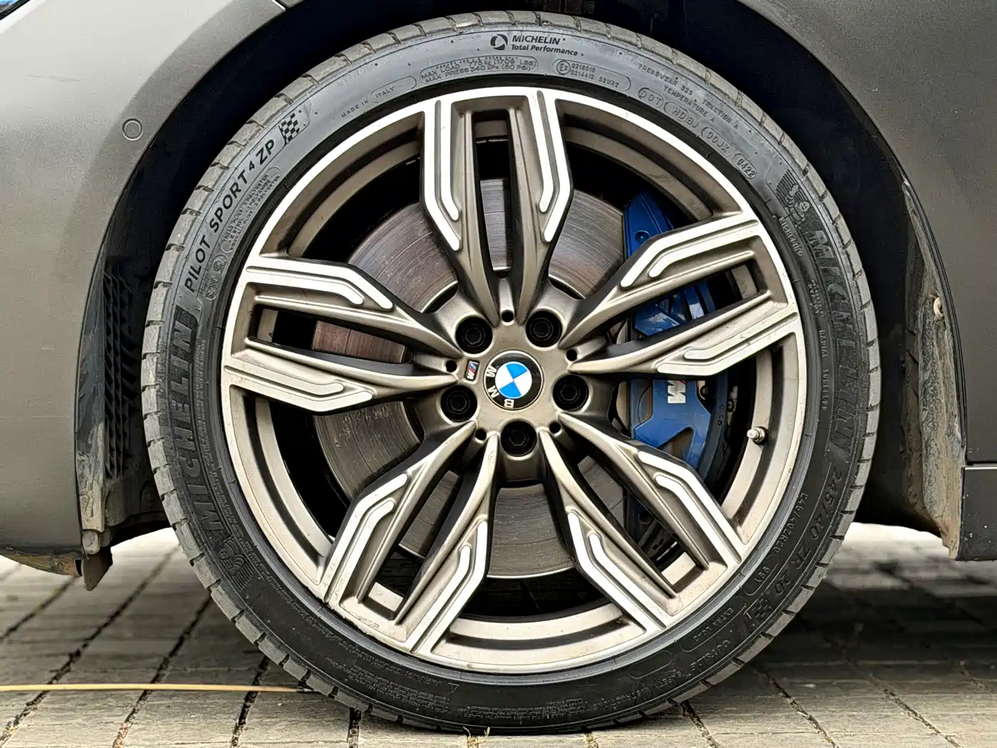 Photo 17 - BMW 7 Series