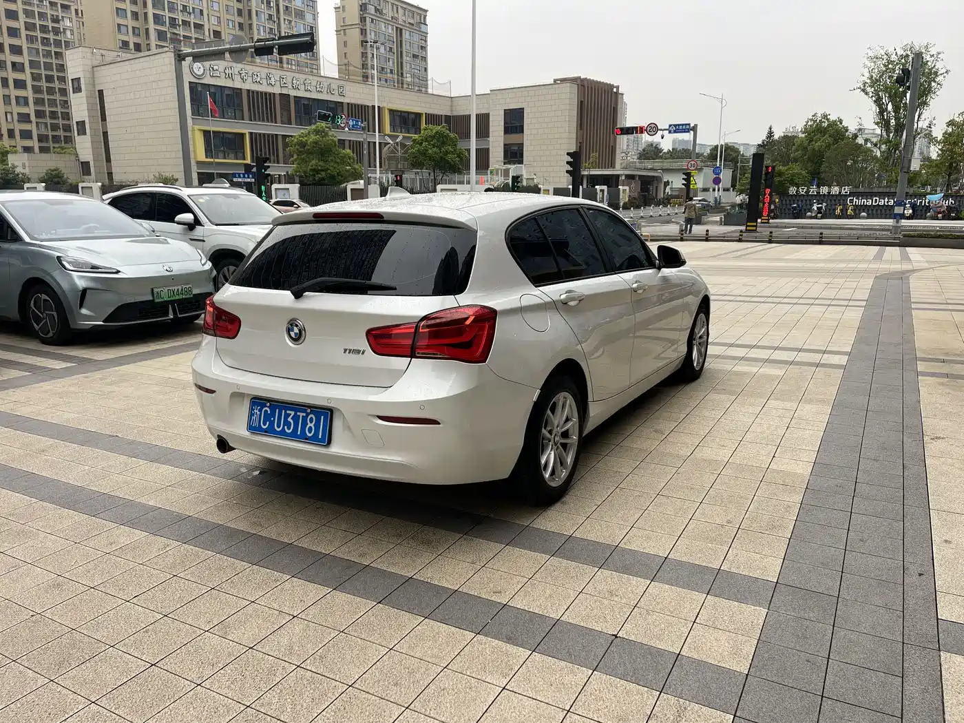 BMW 1 Series (Import) 2016 118i Leading фото 13