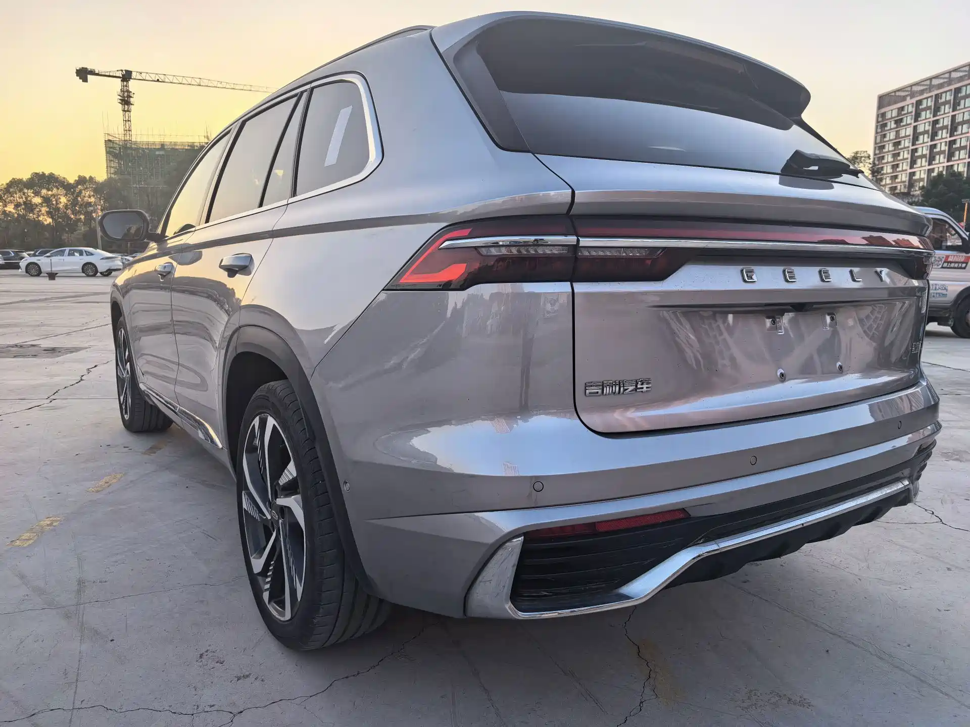 Фото 7 - Geely Monjaro