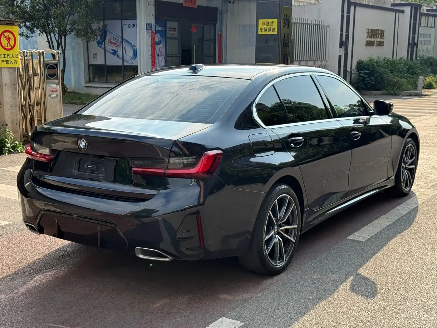 BMW 3-SERIES