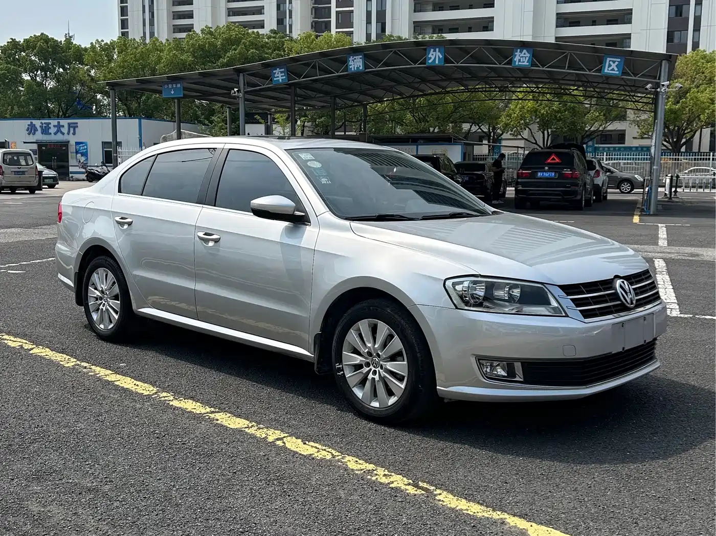 Volkswagen Lavida 2013 Facelift Classic 1.6L Automatic Comfort фото 3