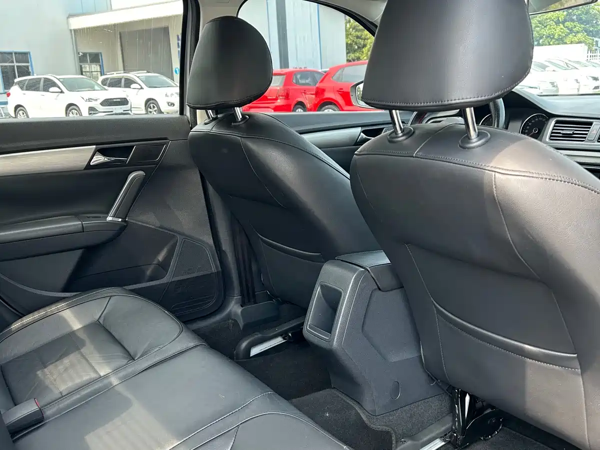 Volkswagen Lavida 2013 Facelift Classic 1.6L Automatic Comfort фото 15