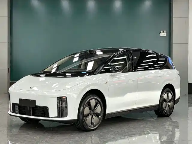 Li Auto Li i8 2025
