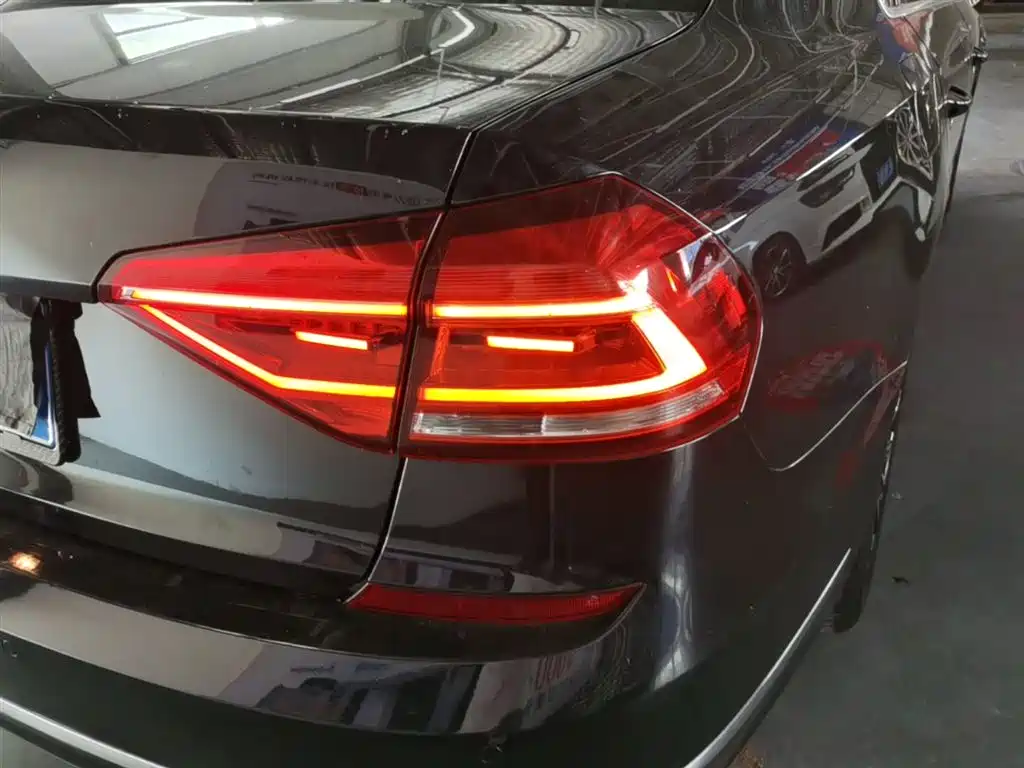 Volkswagen Passat 2017 330TSI DSG Prestige фото 8