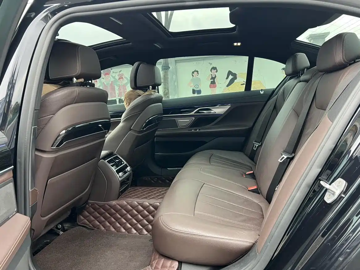 BMW 7 Series 2018 730Li Leading Type M Sport Package фото 12