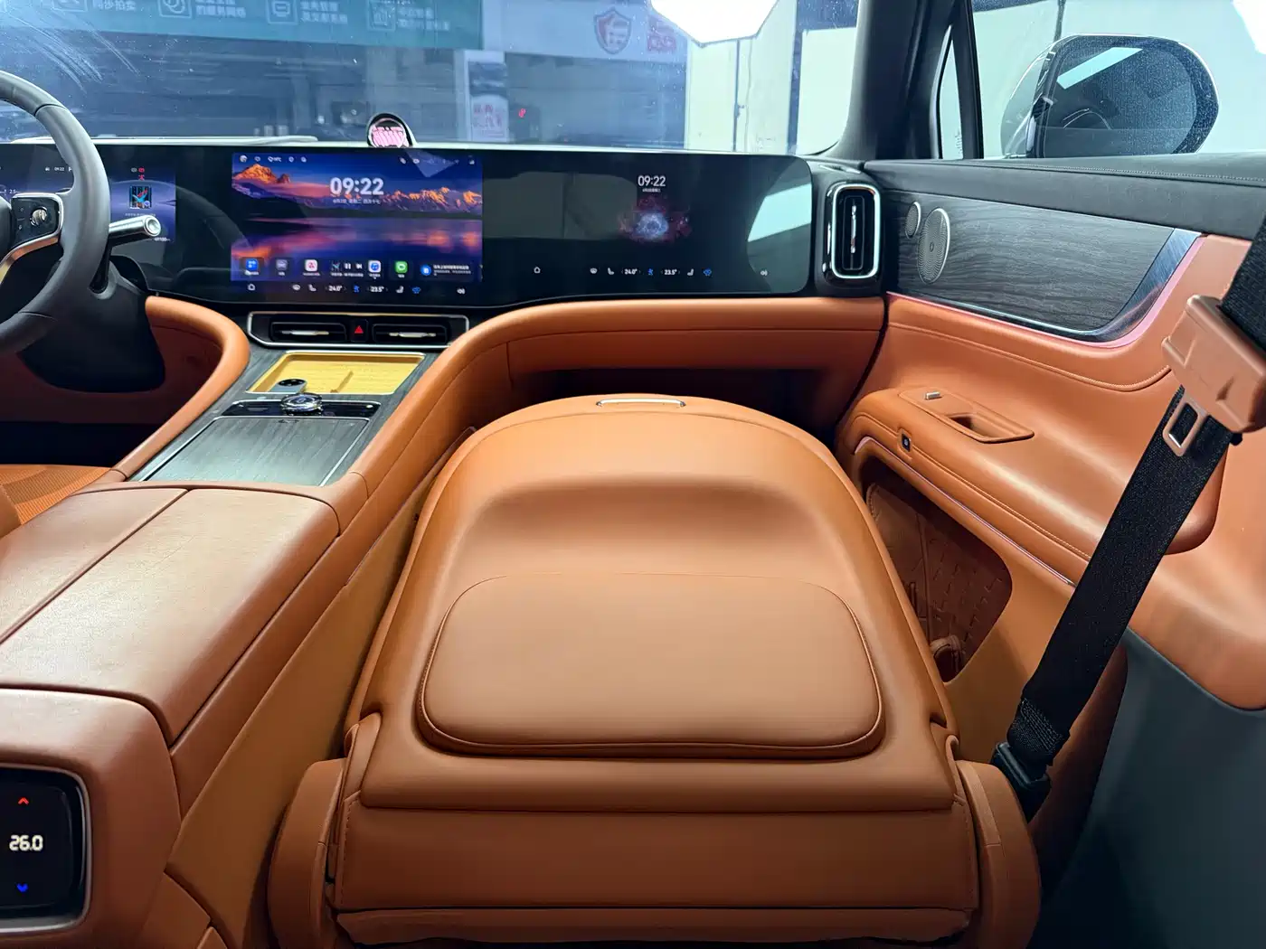 AITO Wenjie AITO M9 2024 Range Extender Max Edition 42kWh 6-seater фото 10