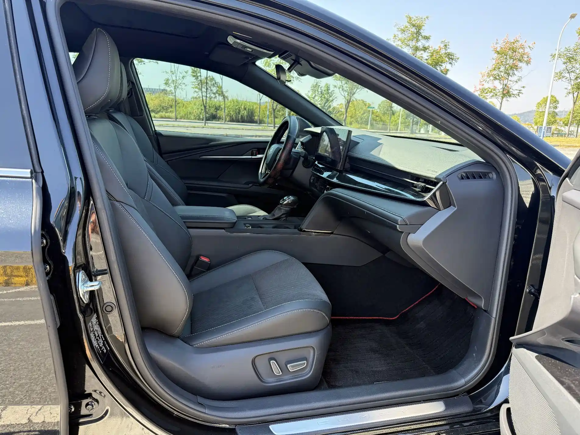 Photo 8 - Toyota Camry