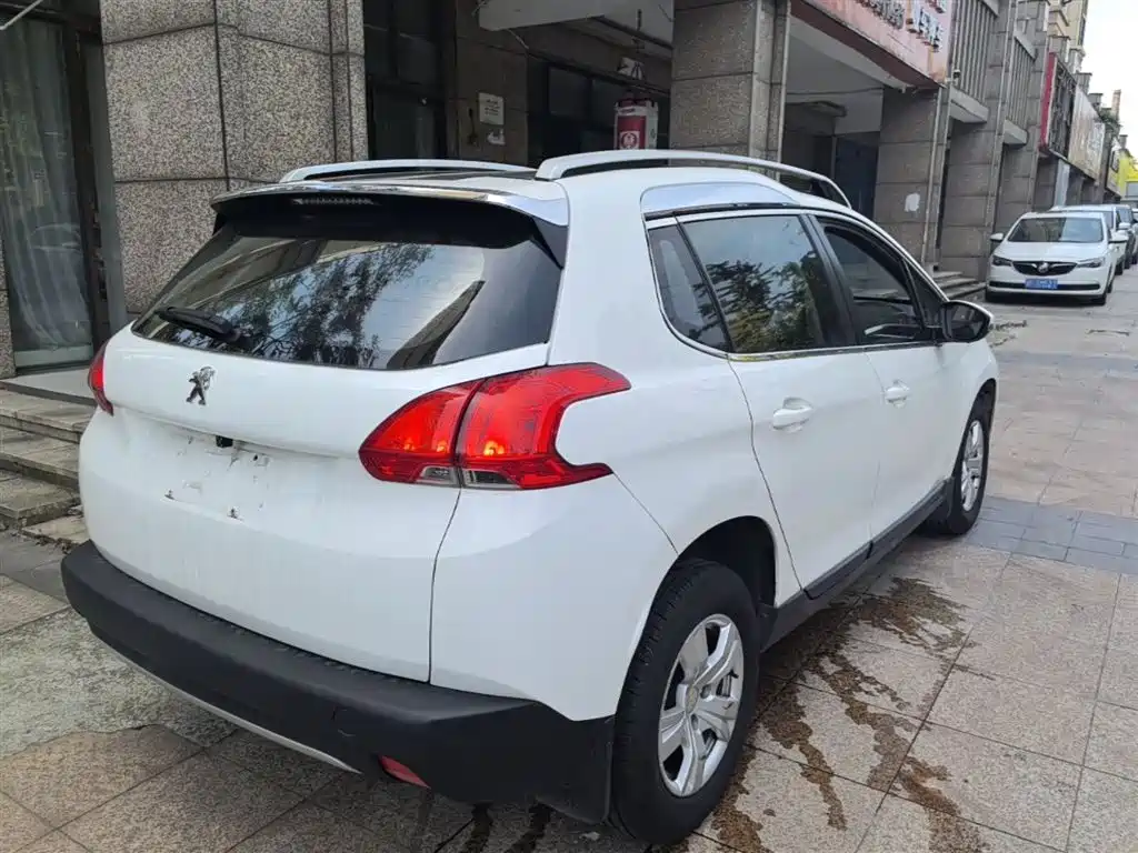 Peugeot 2008 2015 1.6L Automatic Cool Edition фото 7
