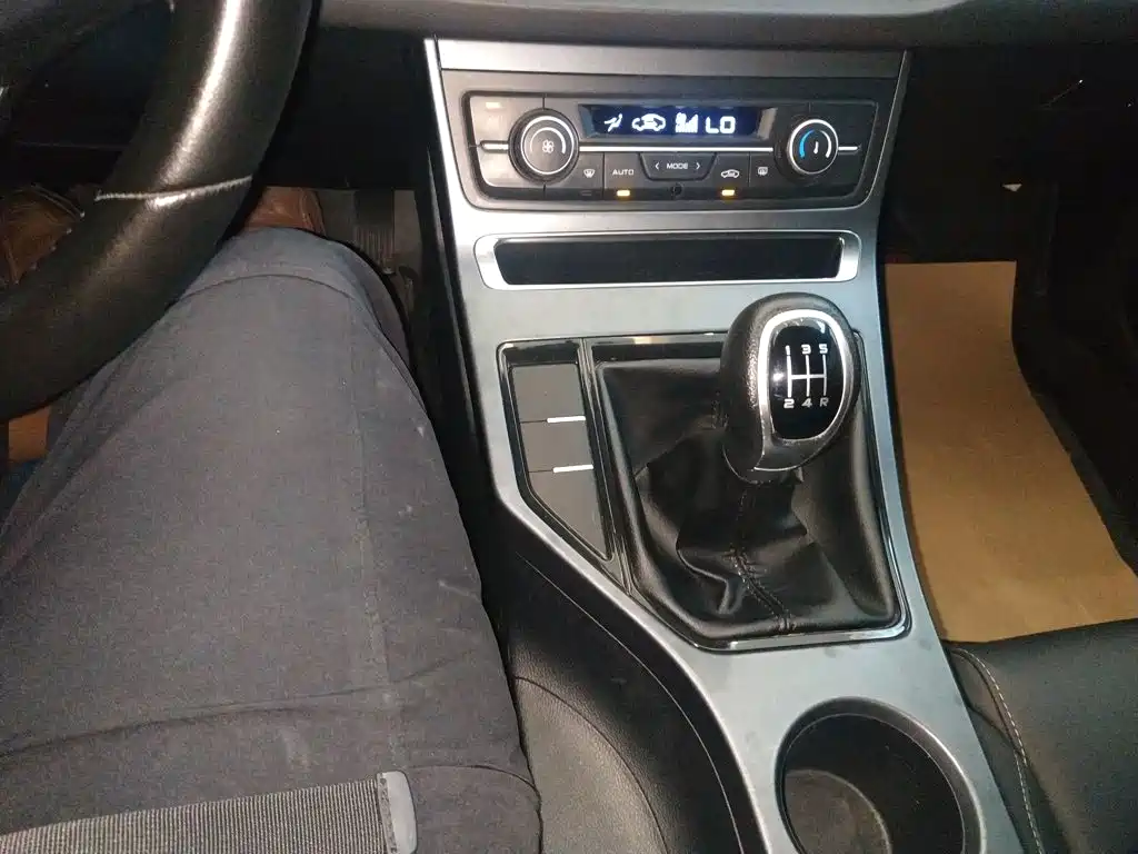 Фото 14 - Geely Emgrand