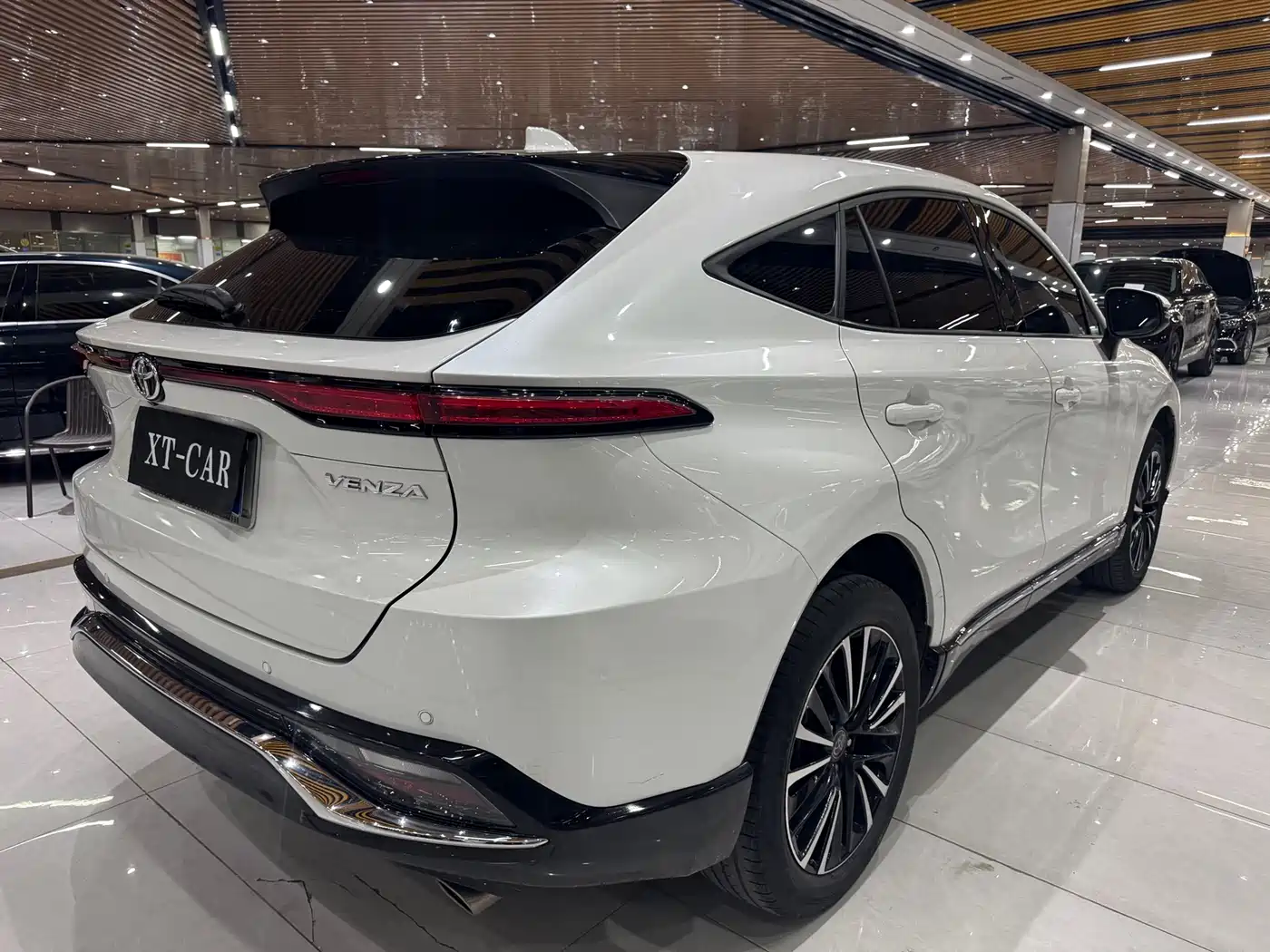 Toyota Venza 2022 2.0L CVT 2WD Premium фото 17