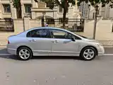 Фото 4 - Honda Civic