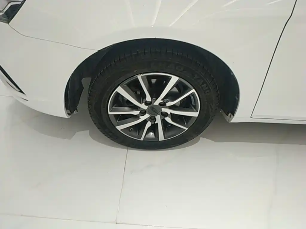 Фото 23 - Geely Emgrand