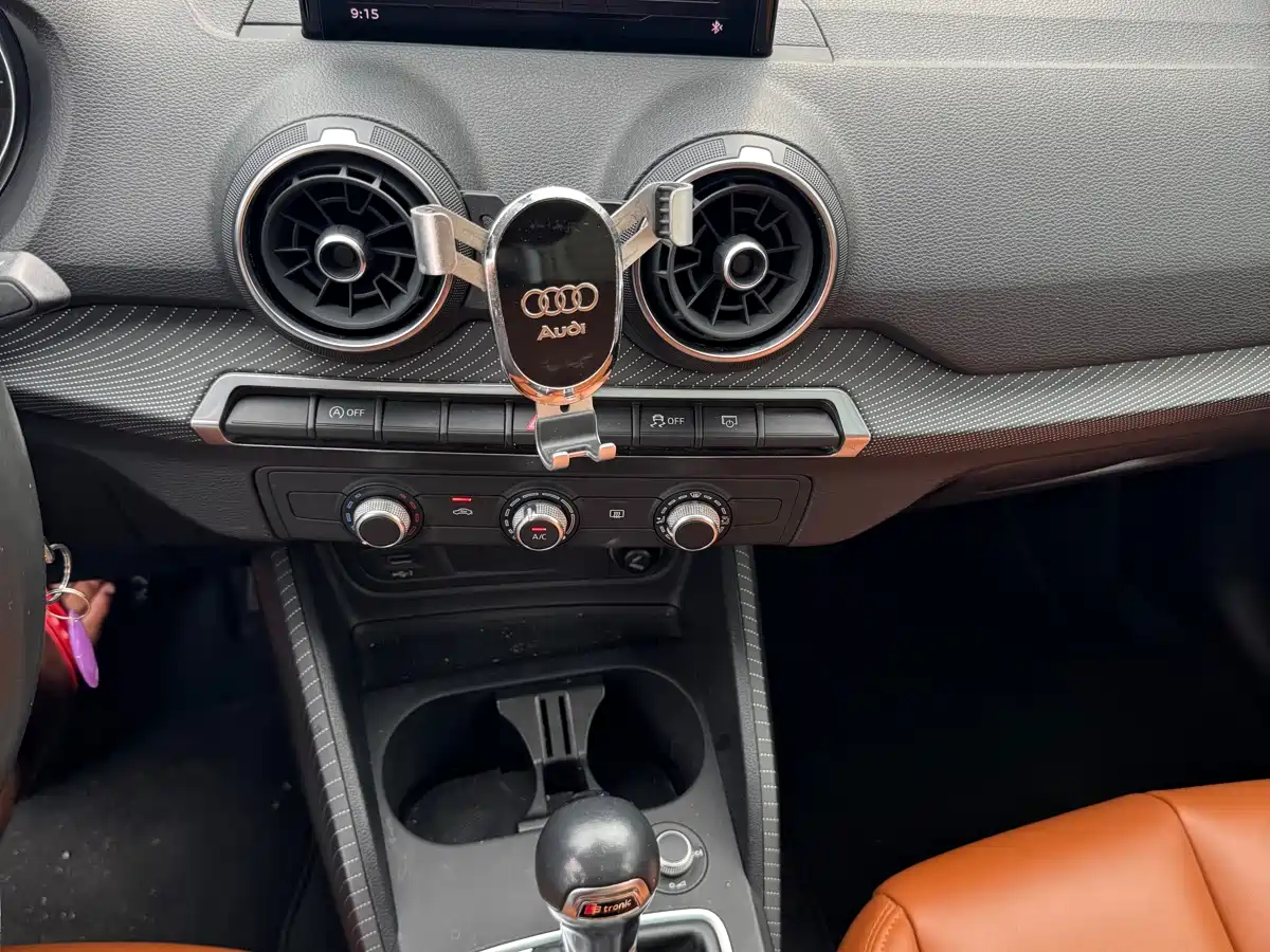 Audi Q2L 2018 35 TFSI Launch Exclusive Edition China VI фото 9