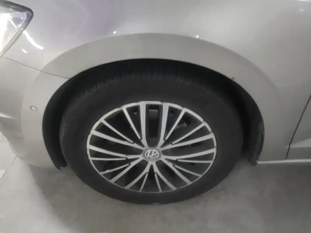 Volkswagen Touran 2016 Touran L 330TSI DSG Luxury фото 23