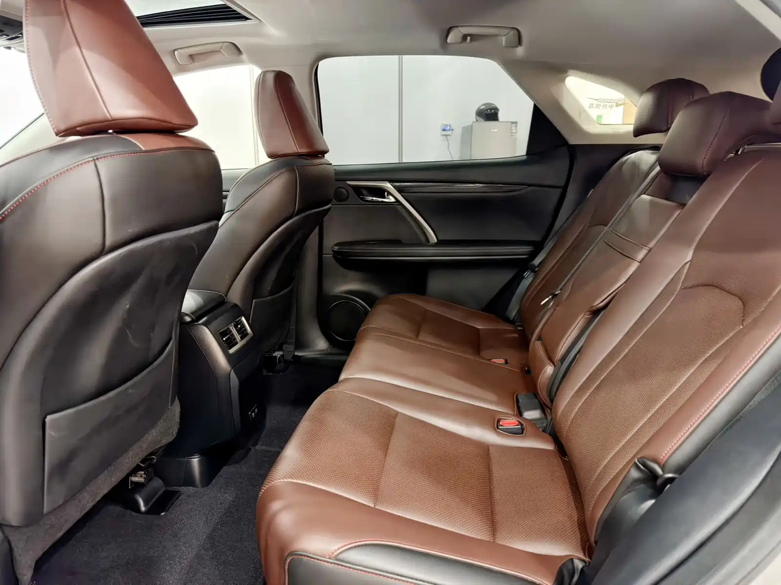 Фото 10 - Lexus RX