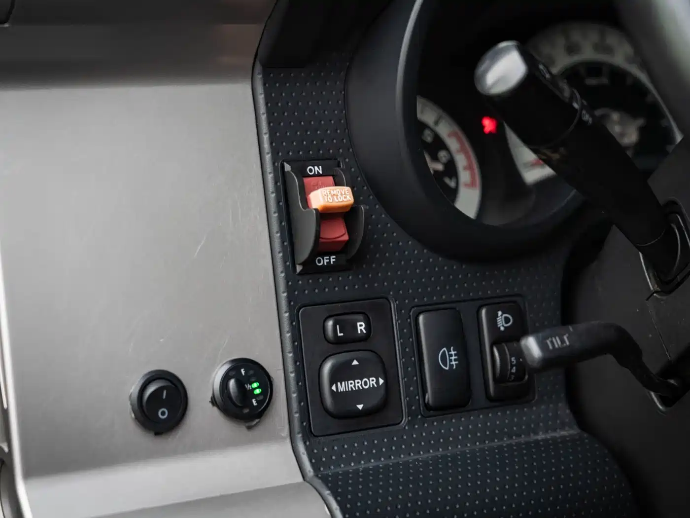 Toyota FJ Cruiser 2013 4.0L фото 16