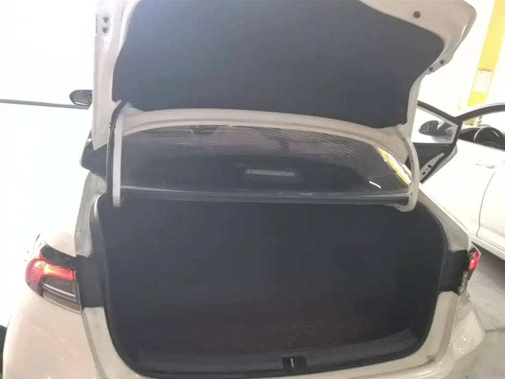 Toyota Corolla 2021 TNGA 1.5L CVT Elite Edition фото 15