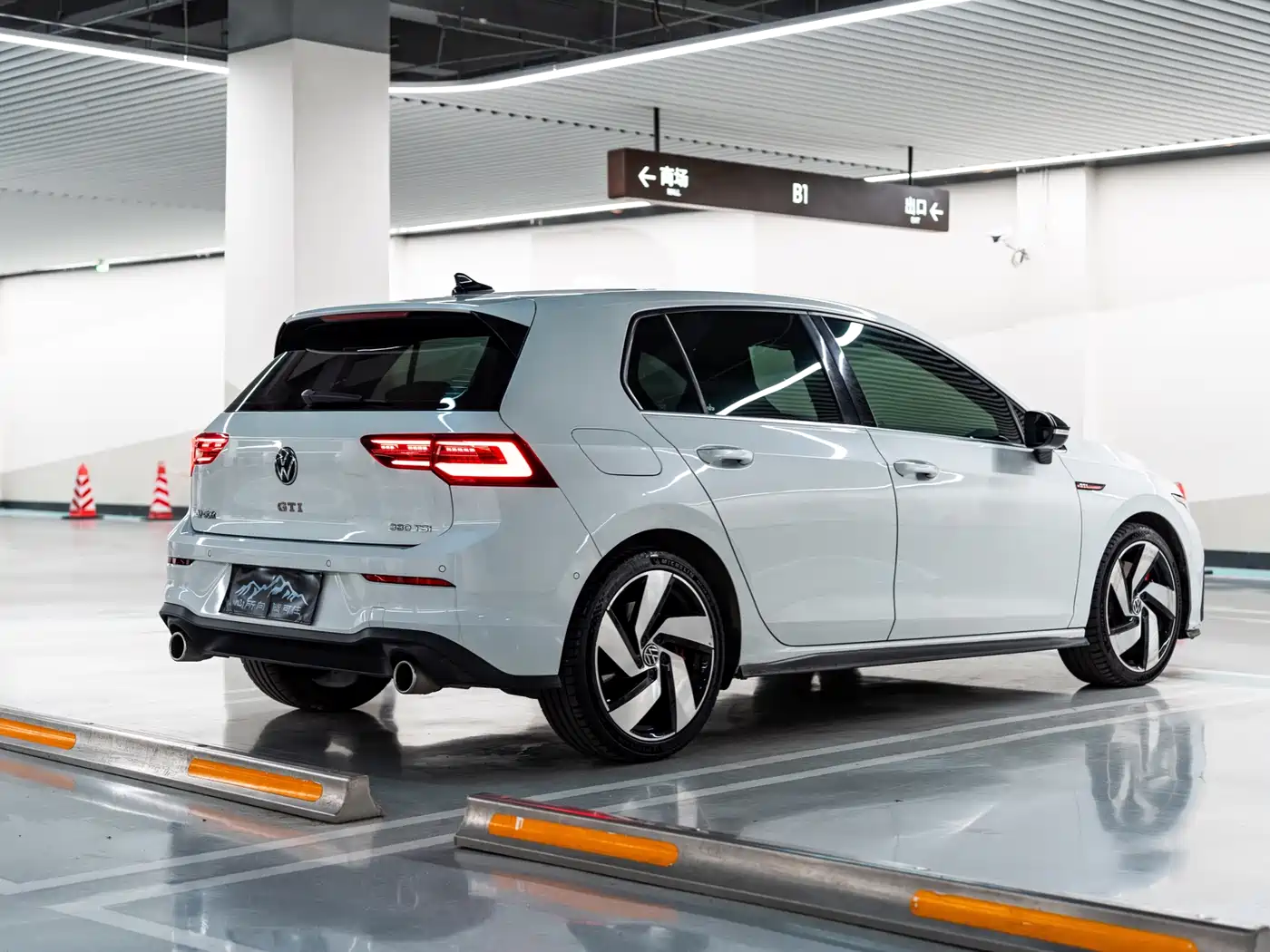 Volkswagen Golf GTI 2023 380TSI DSG GTI фото 9