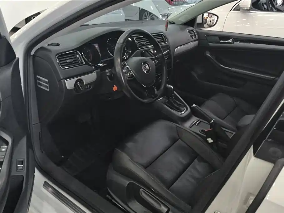 Volkswagen Sagitar 2015 230TSI Automatic Comfort фото 9