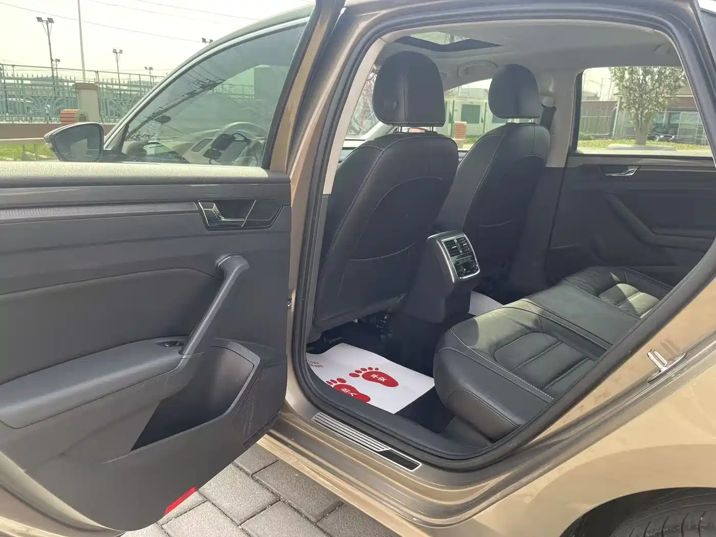 Volkswagen Passat 2016 330TSI DSG Honor Edition фото 10