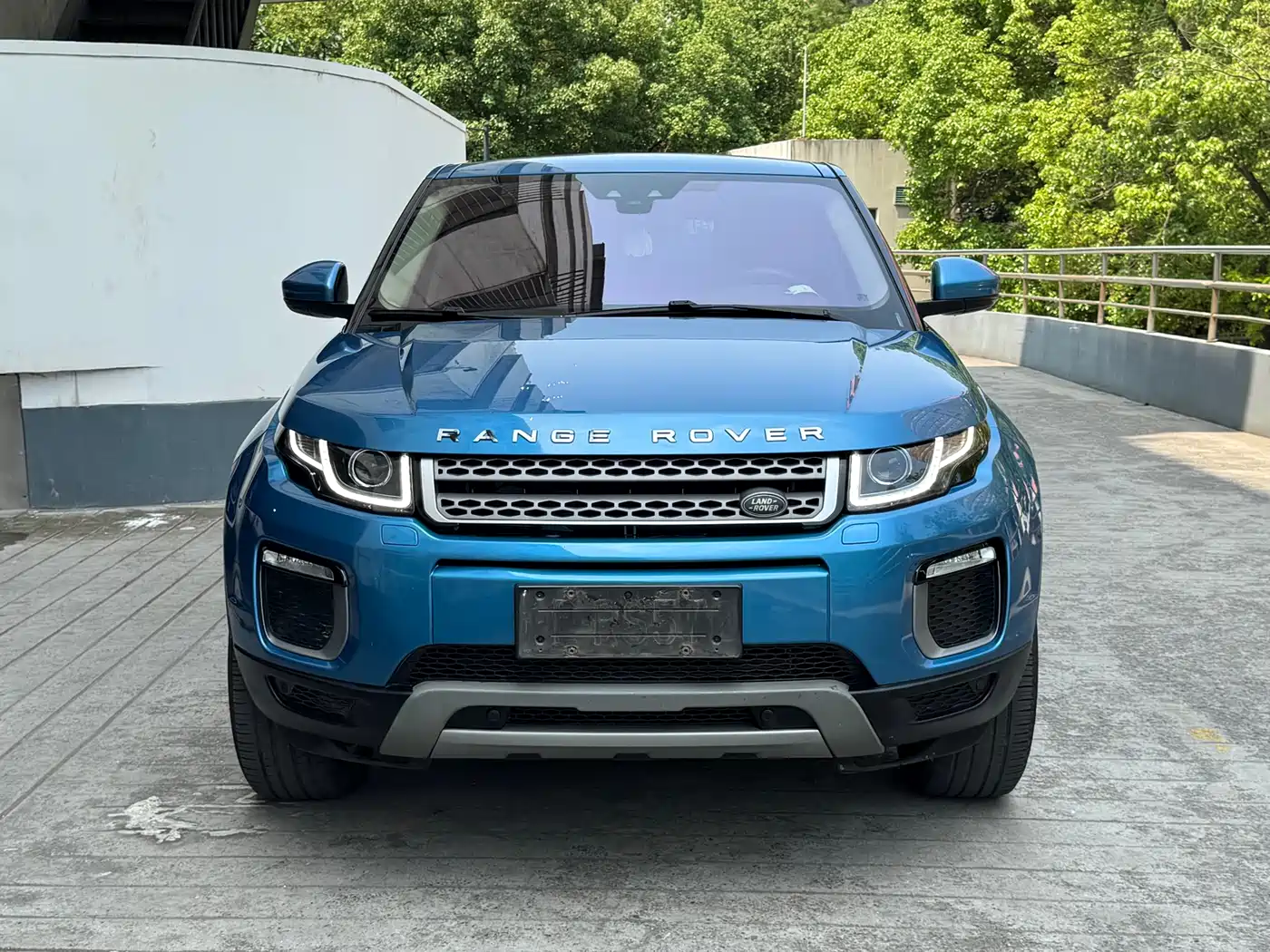 Land Rover Range Rover Evoque 2016 2.0T SE ZhiYao фото 2