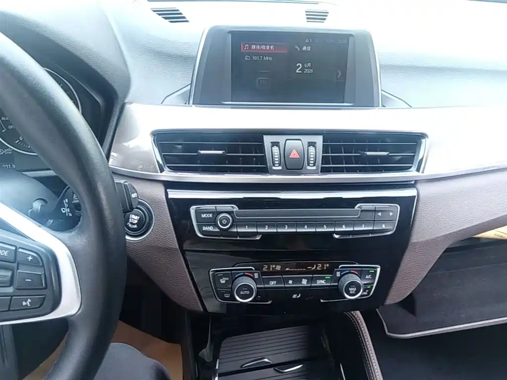 BMW X1 2018 sDrive18Li Premium Model фото 13