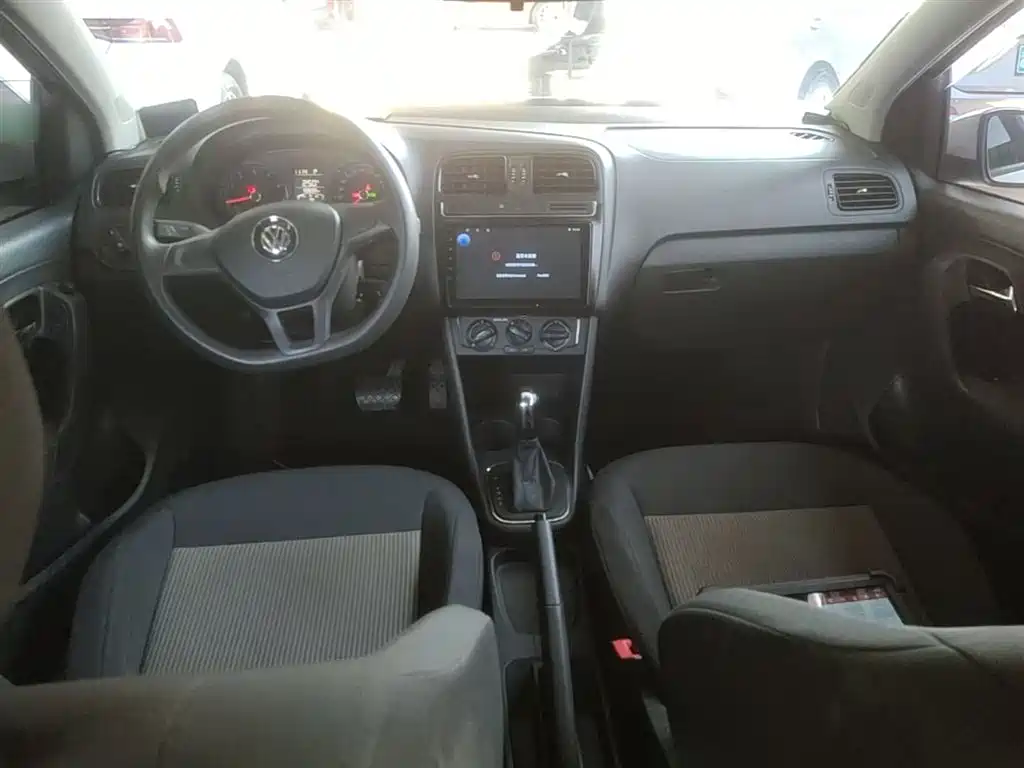 Volkswagen Polo 2016 1.4L Automatic Trend фото 10