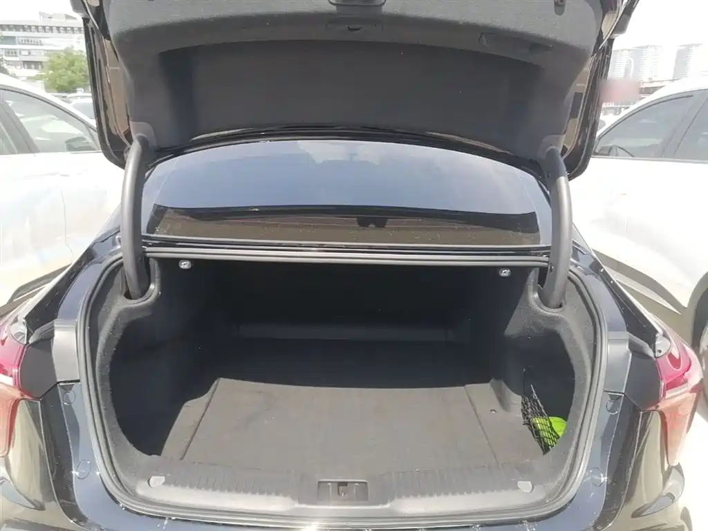 Hongqi H5 2023 2.0T Auto Smart Connect Flag Enjoy фото 19