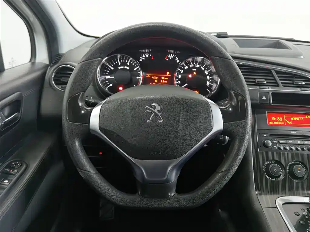 Peugeot 3008 2015 2.0L Automatic Classic Edition фото 11