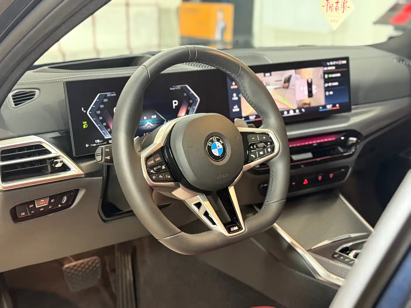 BMW 3 Series 2025 330i M Sport Night Edition фото 12