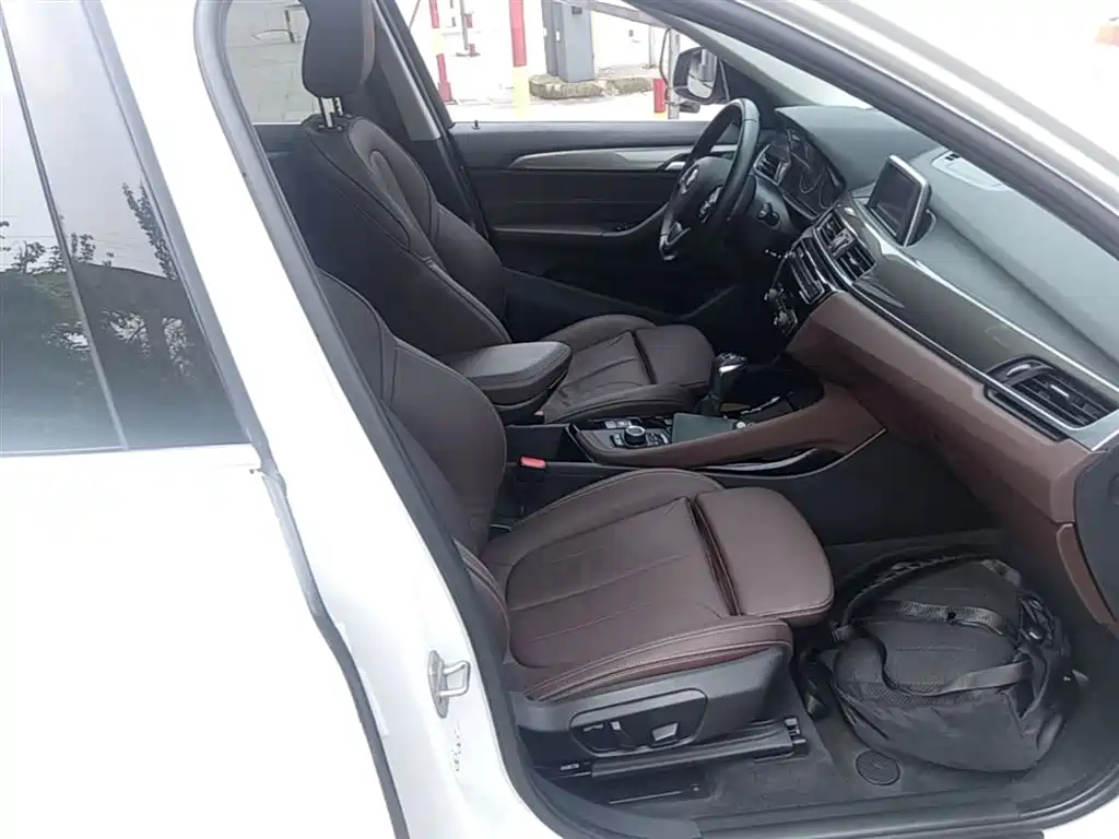 BMW X1 2018 sDrive18Li Premium Model фото 25
