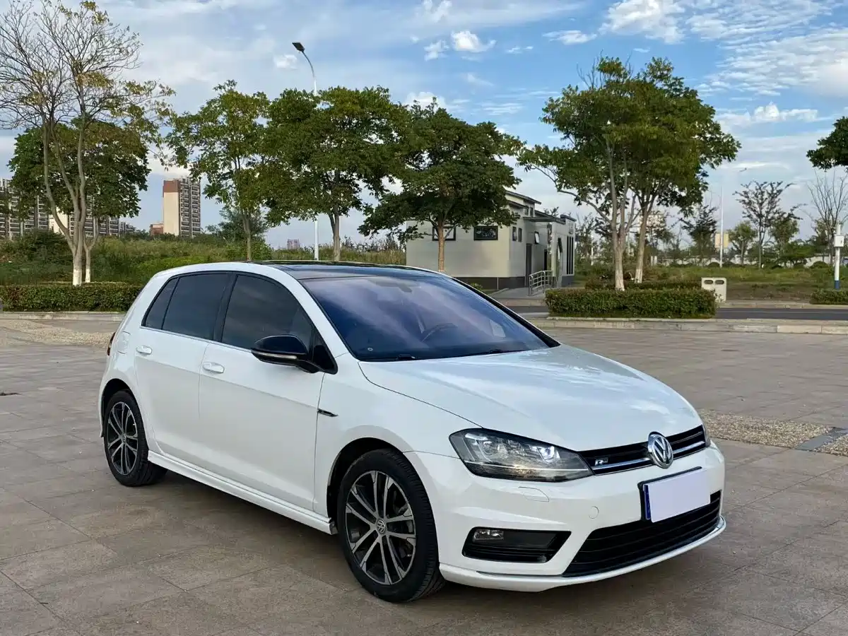 Photo 3 - Volkswagen Golf